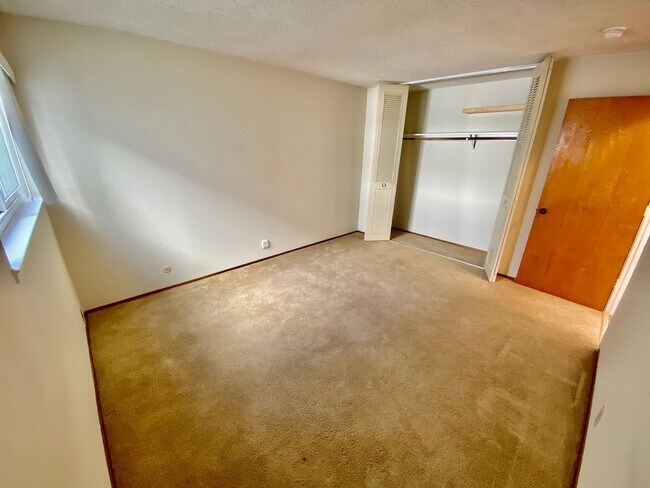 Building Photo - 156 9th Ave