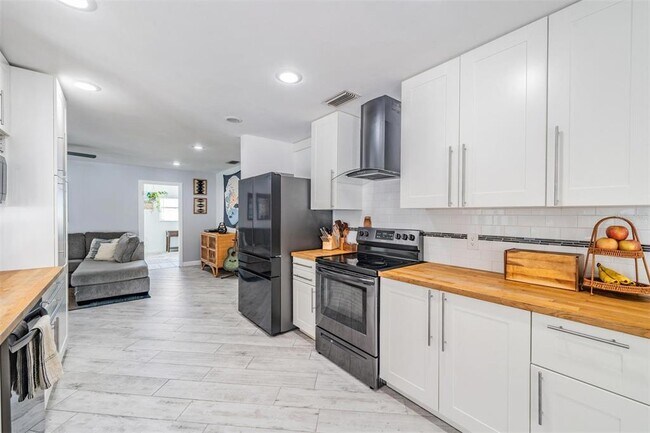 Building Photo - 1001 Grovewood Ct