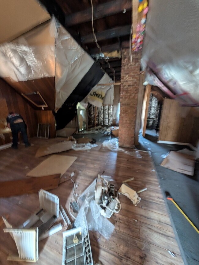Building Photo - 422 S Louisa St