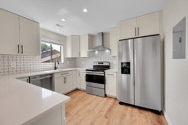 Building Photo - $1,995.00, 2 Bed 2 Bath Condo in Westminster!