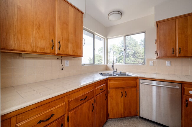 Building Photo - 1170 Tuolumne Ct