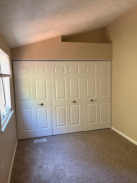 Building Photo - 802 Lexington Dr