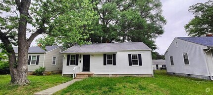 Building Photo - -- 3 BR/ 1 BA Three Bedroom Ranch House