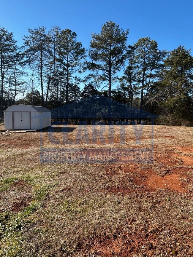 Building Photo - Cozy three bedroom home!