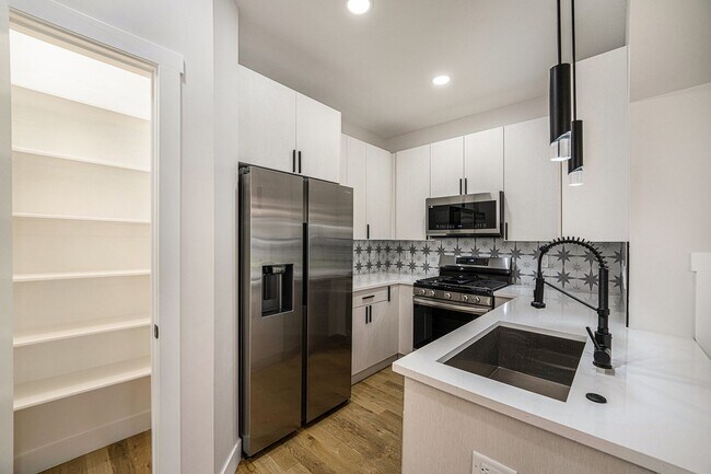 Building Photo - Front Duplex in Denver's Jefferson Park Neighborhood!