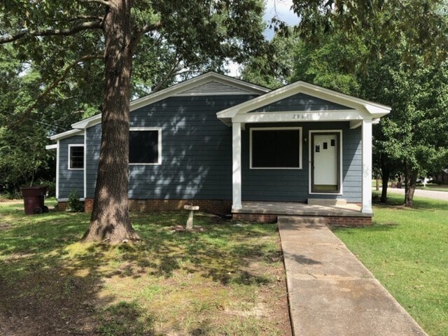 Building Photo - Renovated 2 Bedroom 2 Bath Home for Rent with Detached Garage!