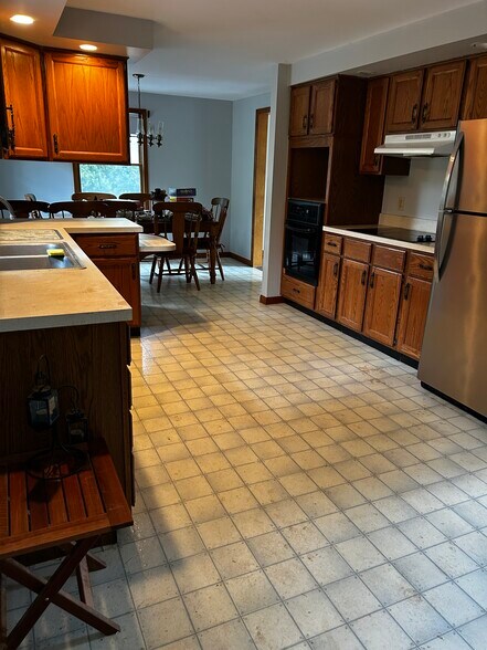 Kitchen dining - 15042 Bittinger Rd