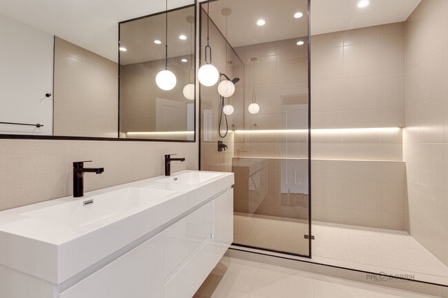 Building Photo - 1304 N Lawndale Ave