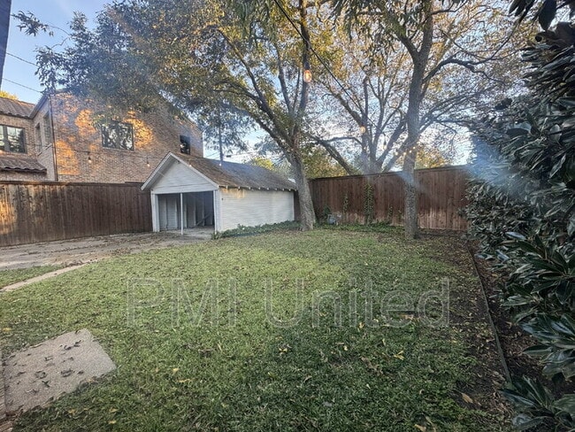 Building Photo - 4057 W 7th St