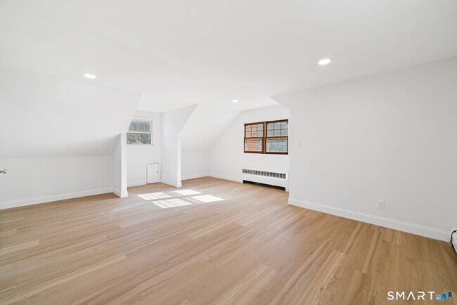 Building Photo - 141 Colony Ave