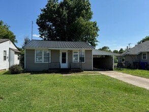 Building Photo - 2 bed one bath one car carport with washer and dryer connections in Norman