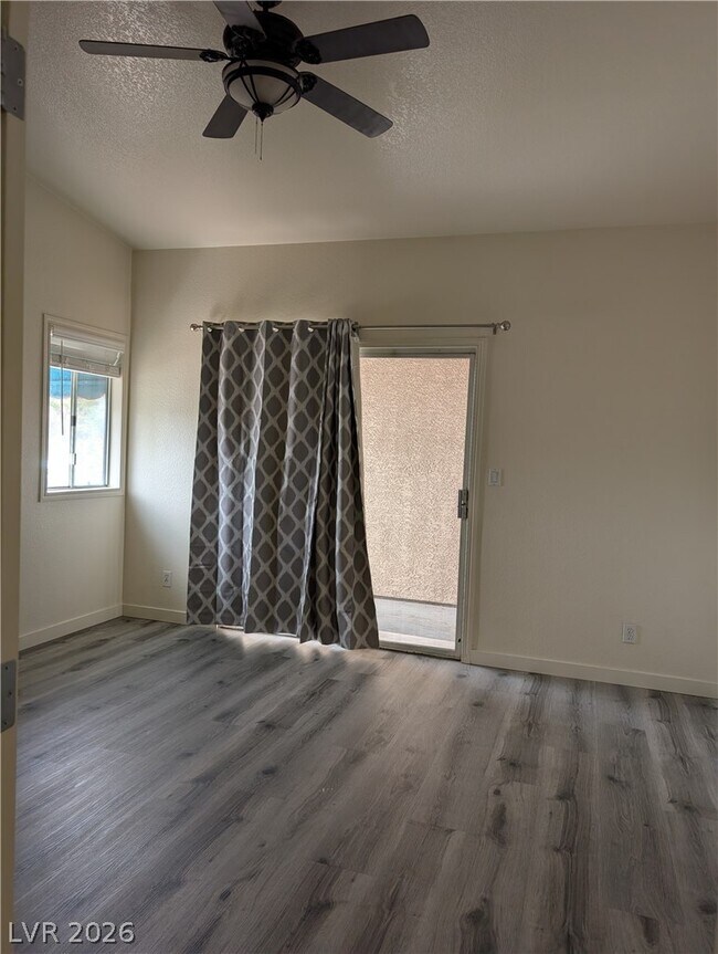 Building Photo - 4440 Woodpine Dr