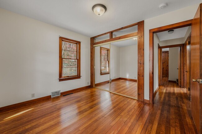 Building Photo - 293 Hamburg Rd