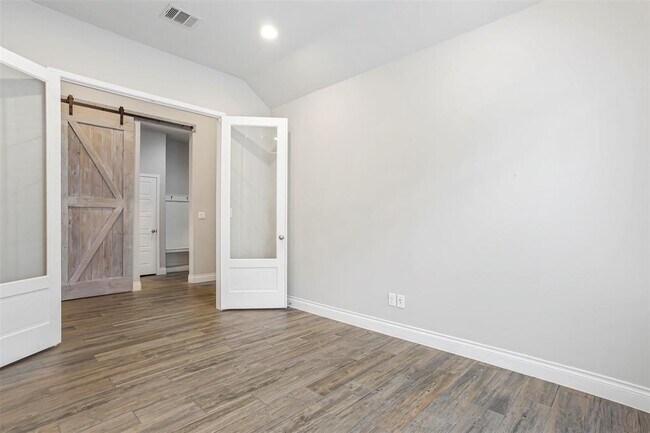 Building Photo - 204 Magdalene Way
