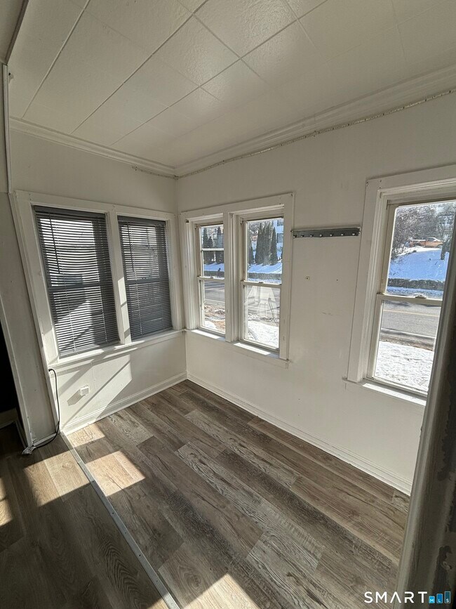 Building Photo - 126 Main St