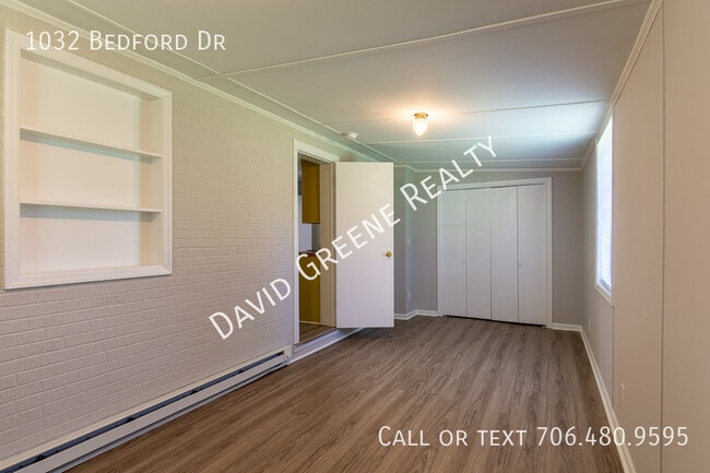 Building Photo - 1032 Bedford Dr