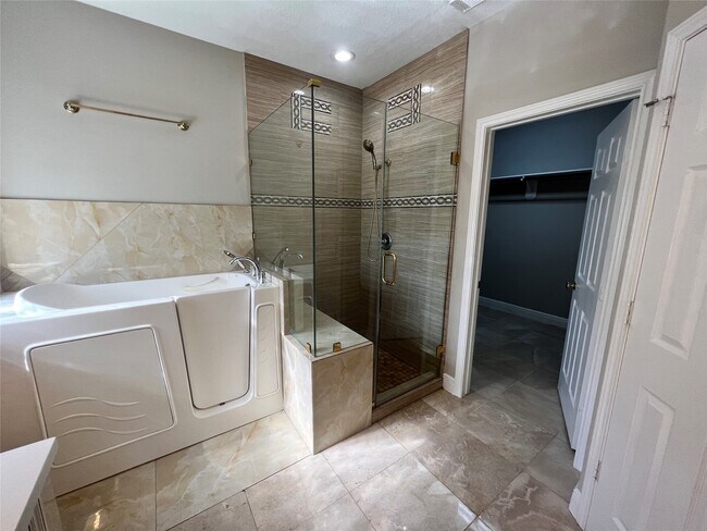 Building Photo - 6207 Harrison Ct