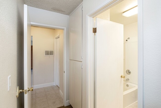 Building Photo - 3350 Santa Maria Way