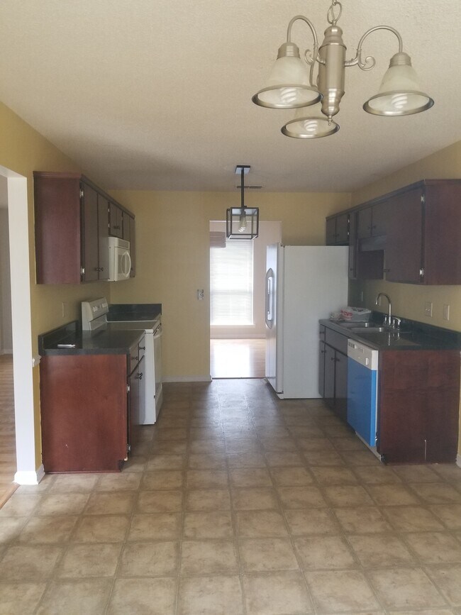 Building Photo - 504 Bedford Ct