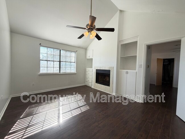 Building Photo - 533 Hadley Dr