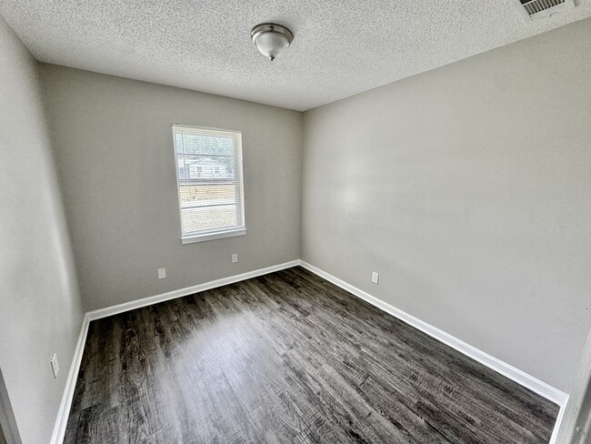 Building Photo - 3943 Maynard Dr
