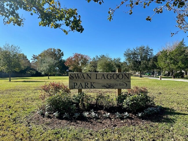 Building Photo - 2523 Baycrest Dr