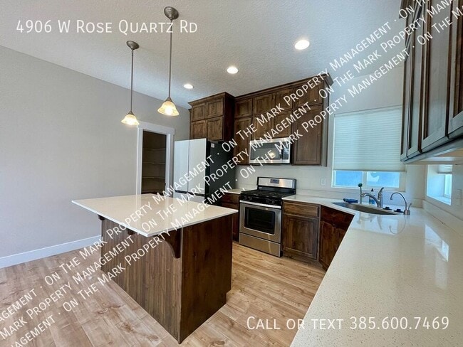 Building Photo - 4906 W Rose Quartz
