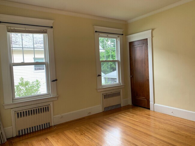 Building Photo - 847 Edgewood Ave