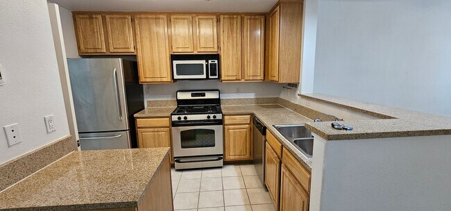 Building Photo - TANAMERA CONDOMINIUMS 1 bed 1 bath 1 car g...