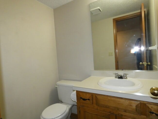 Building Photo - Beautiful Updated TownHome in Park Hill Sc...