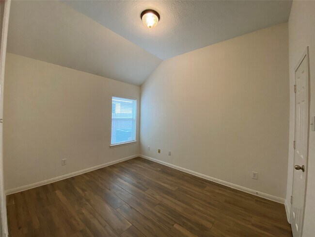 Building Photo - 21615 Rose Mill Dr