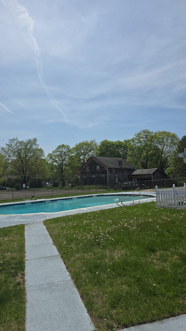Building Photo - 33 Weathervane Dr