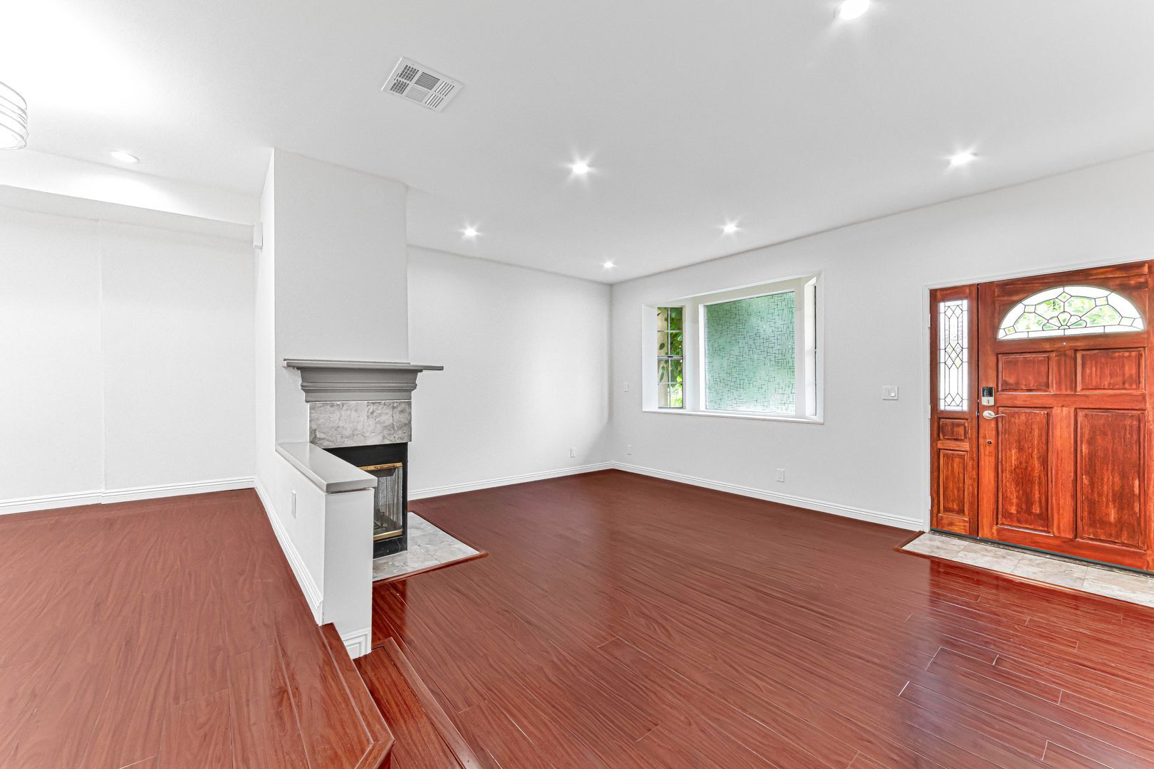 Building Photo - 402 California St