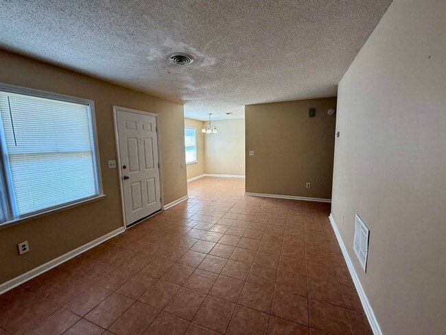 Building Photo - 4047 Fairway Dr