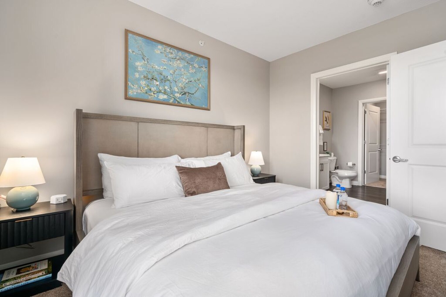 Building Photo - 407 W Rich St