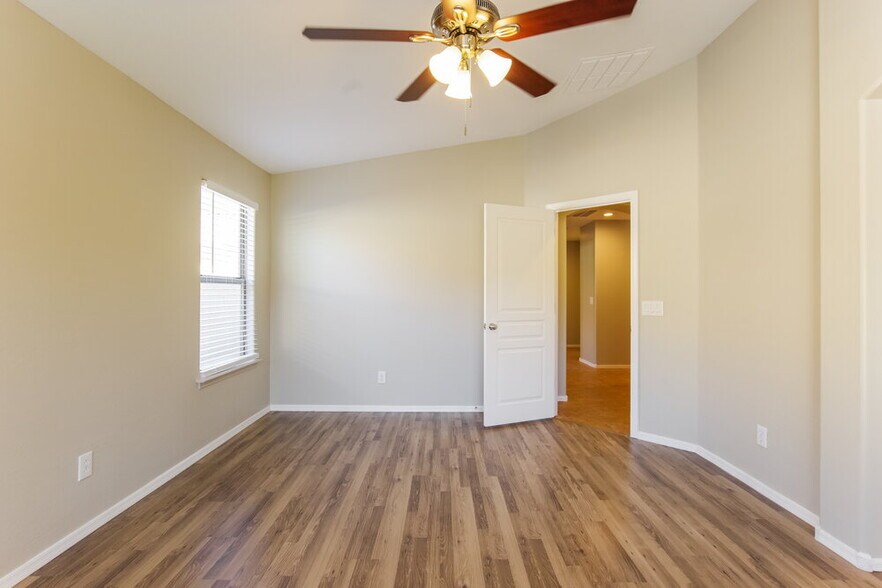 Building Photo - 3026 W Rapalo Rd