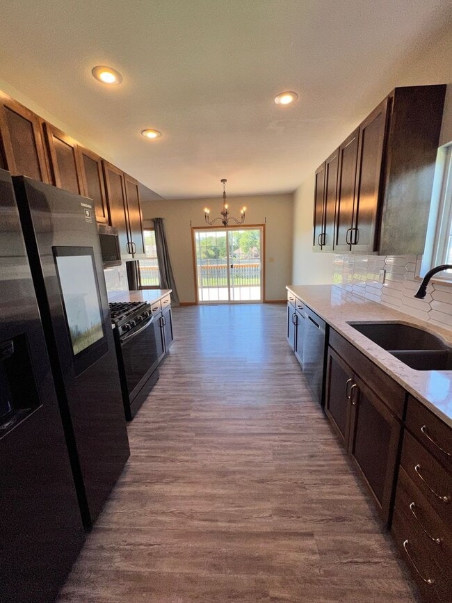 Building Photo - Available Now – Spacious 4 Bedroom / 3 Bat...