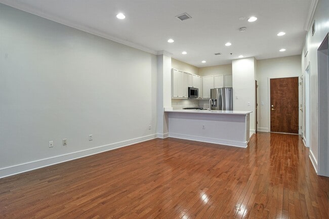 Building Photo - 61 Grand St