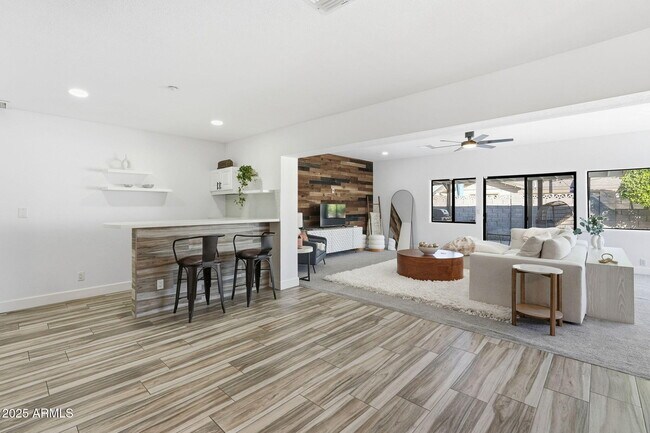 Building Photo - 8614 E Jackrabbit Rd