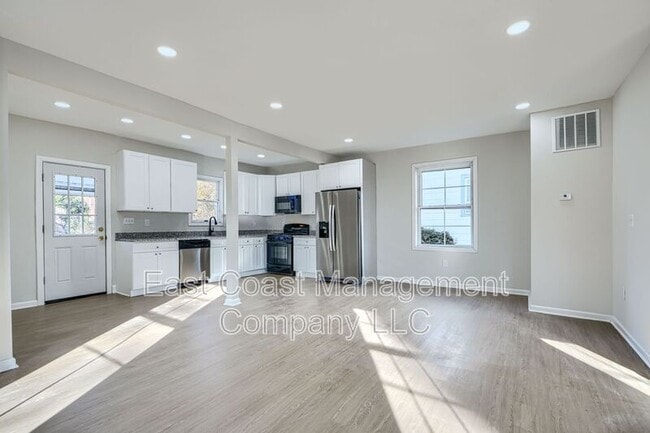 Building Photo - 4612 Schley Ave