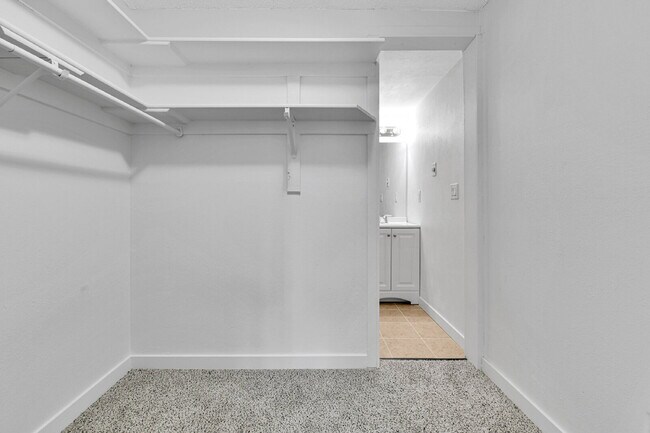 Building Photo - $1,895 - 2 Bed 2 Bath Condo in Aurora with...