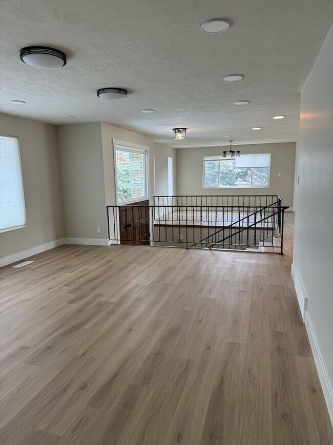 Building Photo - Beautiful remodeled home in Orem!