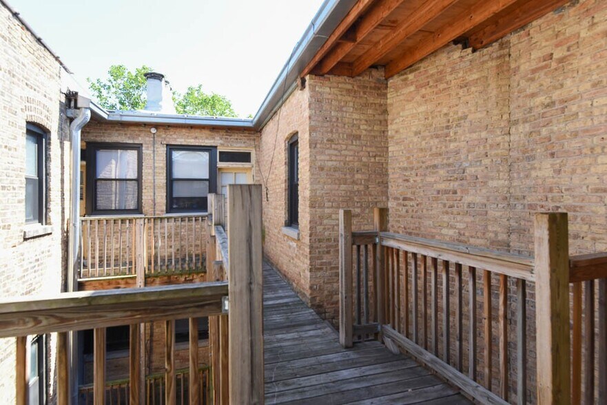 Building Photo - 3909 N Janssen Ave