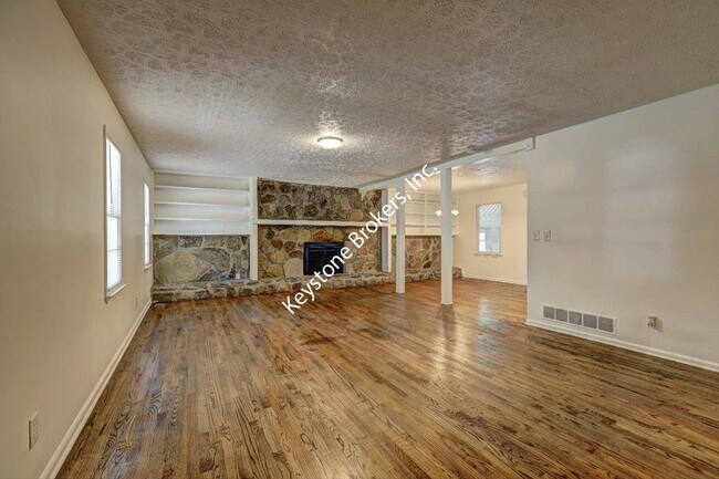 Building Photo - 4090 Knotty Oak Trail