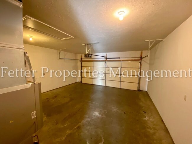 Building Photo - Gorgeous 3 Bedroom Newburgh Home!