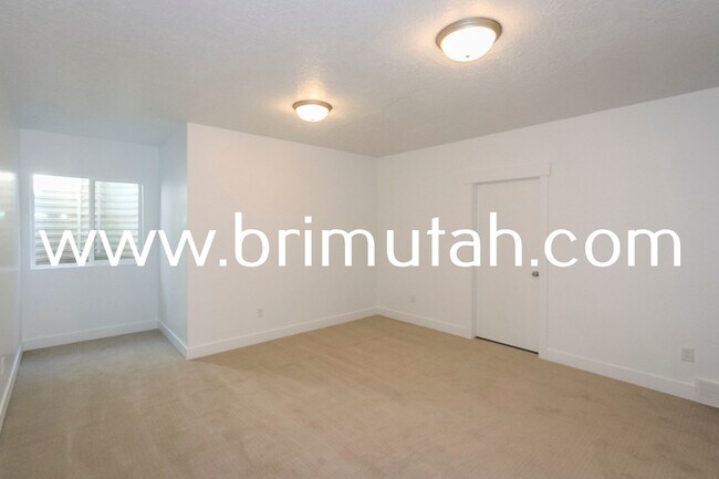 Building Photo - 9204 S. Holiday Bowl Court