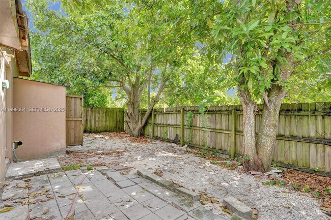 Building Photo - 6860 SW 18th Ct