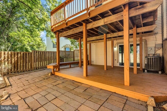 Building Photo - 5743 Burke Towne Ct