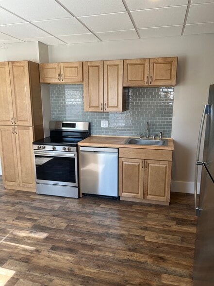 Newly renovated kitchen - 75 Boynton St