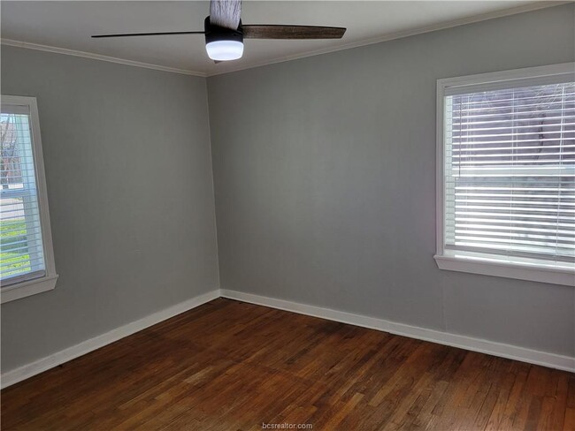 Building Photo - 308 Foch St